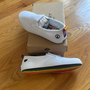 Sperry White slip on skate Sneakers CREST TG Pride 6.5 womens LGBTQ UNISEX